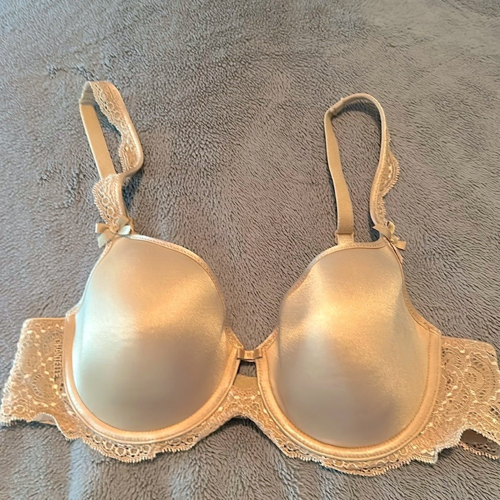 Chantelle Lace Trim Bra in 36B Beige GUC